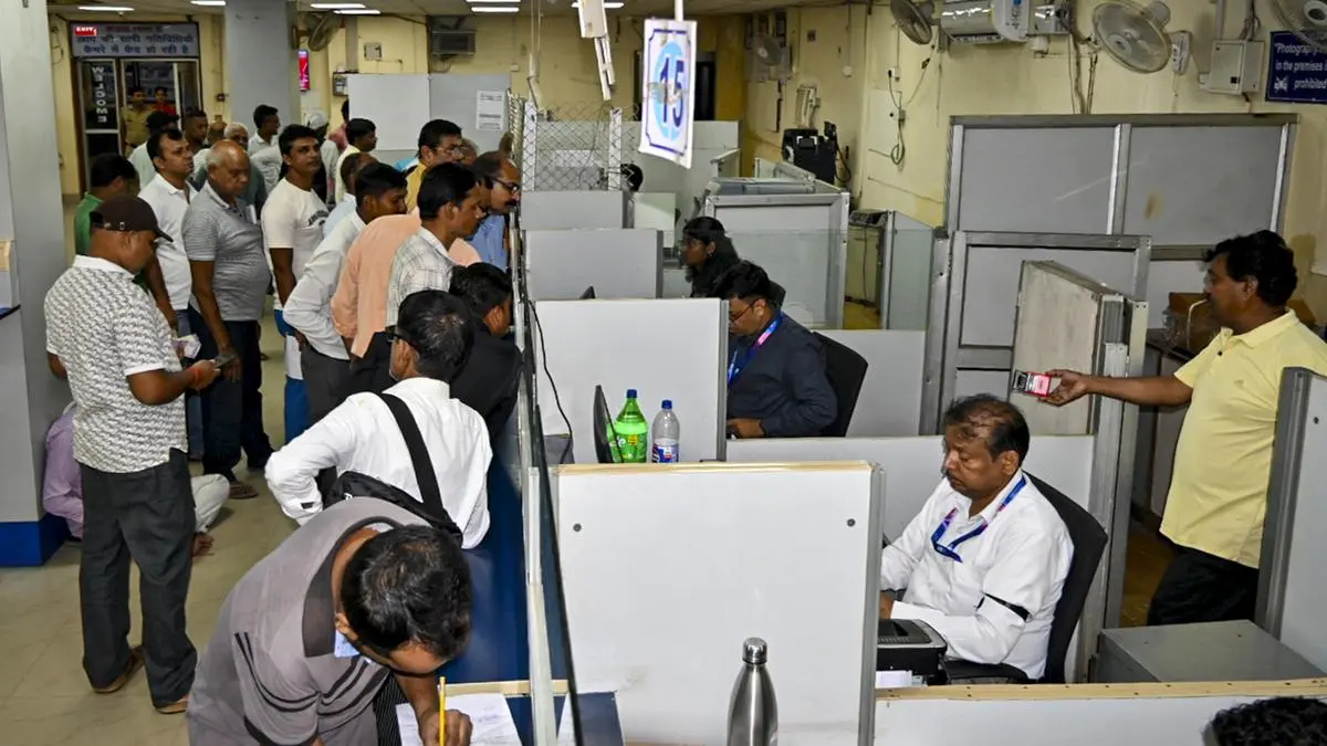 PSBs, RRBs, old-generation private sector banks keep branches open on Sunday ahead of 3-day nationwide strike